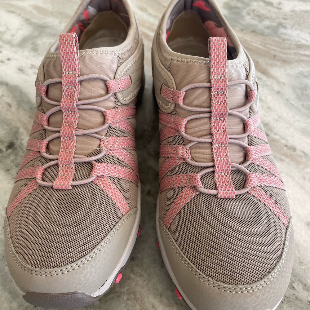 Sketchers slip on sneakers